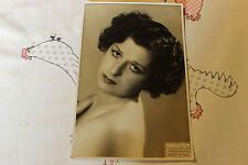  une photo de Helene DIX danceuse nue chanteuse de cabaret  30 40 