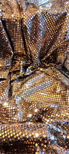 Tissu doré sequins sur tulle