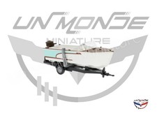 Bateau à Moteur sur Remoruqe