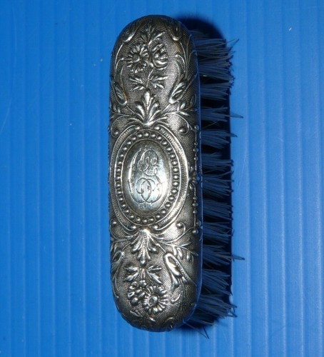 Brosse moustache xixe - a, style
