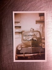 ENFANT SUR RENAULT  4 CHEVAUX