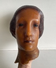 Tête de femme ancienne en