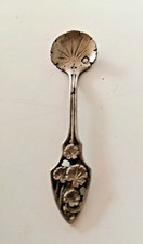 ancienne petite cuillère à