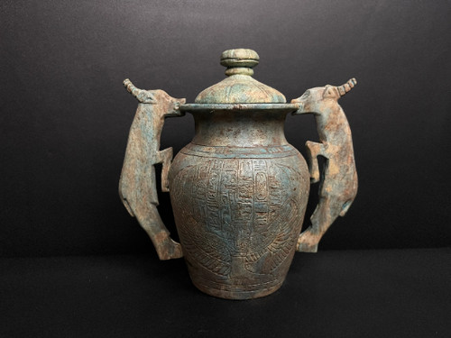 Vase égyptien avec déesse - vase, la