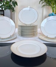 19 Assiettes Plates Porcelaine