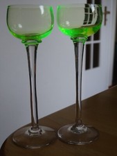 2 ANCIENS GRANDS VERRES A