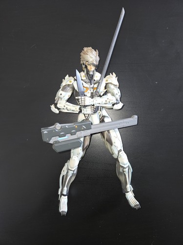 Figurine play arts - figurine,