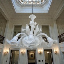 Majestueux lustre blanc opalin