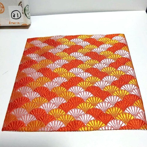 Ancien tissu soie brodé - de,
