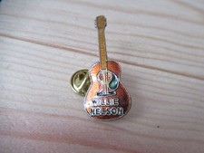 willie neslson country music  guitare vintage pin badge