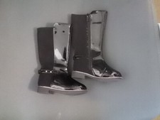 Place toddler rain boots, size