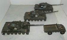 Véhicules militaires à