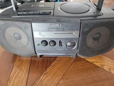 SONY CFD-V10  Poste Radio K7 CD Tbe Fonctionne Normalement. 