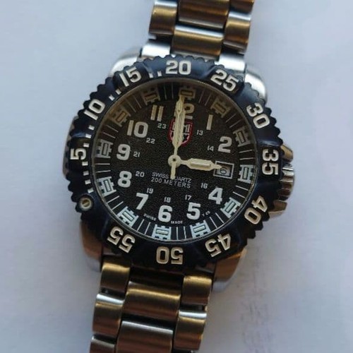 Montre analogique quartz - analogique, à