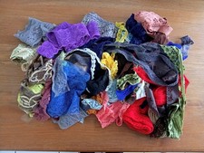 Lot de dentelles en coton, rubans, galons, etc, vintages