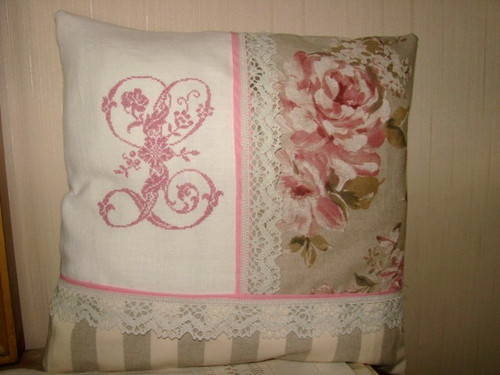 Coussin roses anciennes - , sur