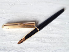 Stylo plume Waterman Carene Essential noir et plaqué or 18 carats