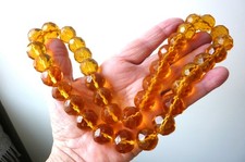 Lourd collier en pierres facetées jaune