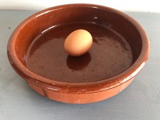 Plat Rond Ancien En Terre Cuite artisanal Tian provençal  Diam. 25 cm  Signé JM