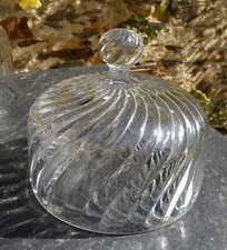 Cloche fromage patisserie dessert ancienne cristal à godrons torsadé Baccarat ?