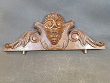 Ancien fronton d'armoire ou