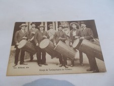 13 UN GROUPE DE TAMBOURINAIRES DE PROVENCE TRES ANIMEES GROS PLAN