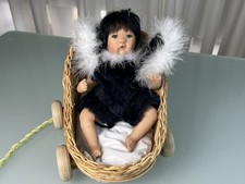 Poupée d'artiste en vinyle