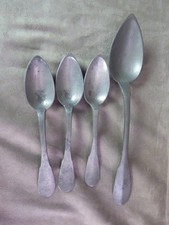 TROIS CUILLERES et une CUILLERE A RAGOUT en étain ancien.