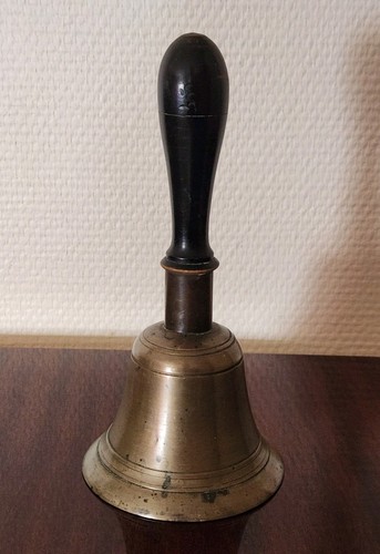 Cloche main ancienne - cloche,