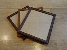 Lot de 3 cadres en bois 22,5 X 25,5 cm. Verre anti reflet