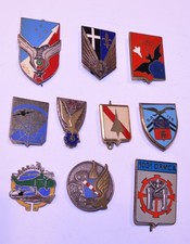 10 INSIGNES REGIMENTAIRES