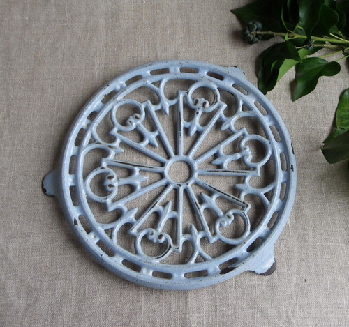 Dessous plat ancien en - de,