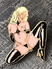 RARE PIN’S PIN’UP FEMME