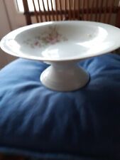 COUPE  A FRUITS EN PORCELAINE DE PARIS.