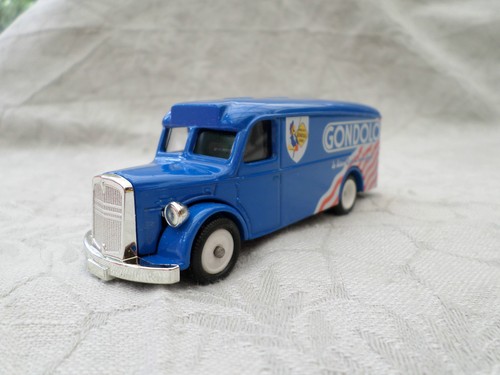 Camions antan corgi man - antan,