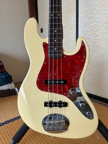 Guitare basse - /,