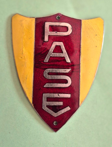 Badge calandre émaillé - de, /