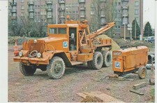 CPM LILLE (59) CAMION-GRUE WARD LA FRANCE M1 1000 - ENTREPRISE LA SIGNALISATION