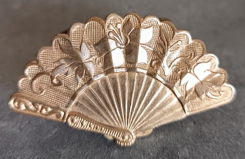 Ancienne jolie broche pince - , à