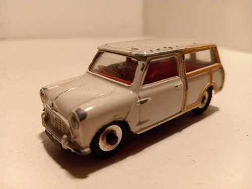 Dinky toys 199 astin - dinky, gb