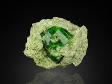 Cristaux De Grenat DEMANTOIDE 3,7 X 2,8 X 1,8 Cm 13124