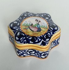 Boite bonbonnière en faïence HB Quimper modèle 503 décor et frise Bretonne 20ème