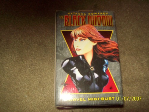 Black widow marvel mini bust - black,