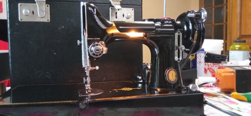 Machine coudre sewing - à,