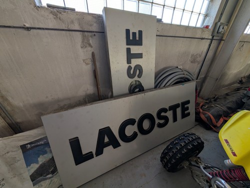 Enseigne - (lot, de