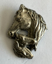 85 - Pin's CHEVAL ET SON POULAIN