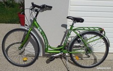 vélo de ville femme de la marque Mercier. Taille M, couleur verte