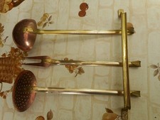 3 accessoires, ustensiles de cuisine plus la barre d'accrochage en cuivre, poig