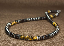 Collier Homme de perles oeil de Tigre, Hématite et bois avec fermoir (50cm)