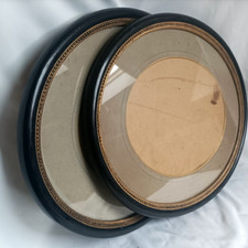 Rare paire de cadres ovales